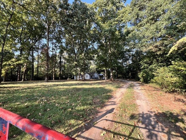 Building Photo - 3 Bed | 2 Bath Single Family Home