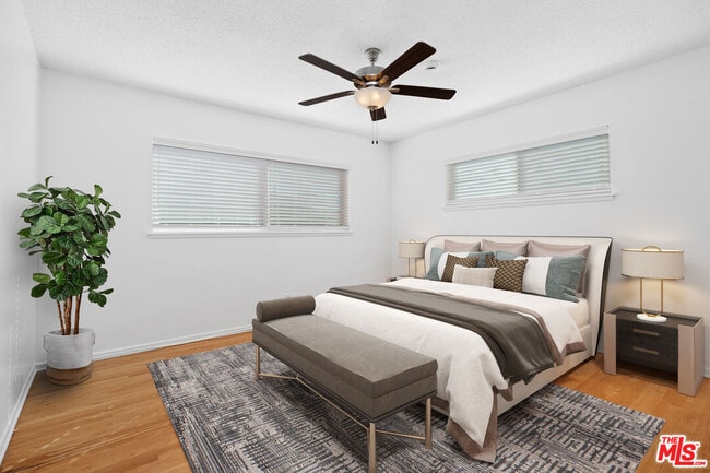 Photo - 5320 W 57th St