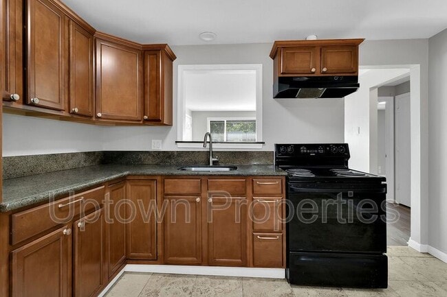 Photo - 1365 SE Cedar St