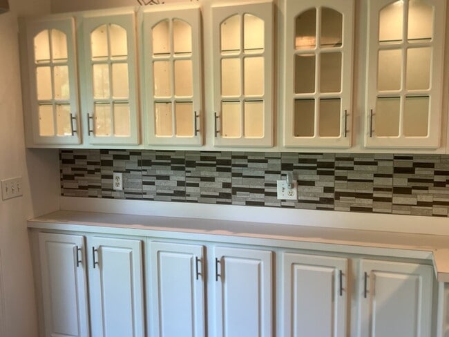 Building Photo - 591 Azalea Cir