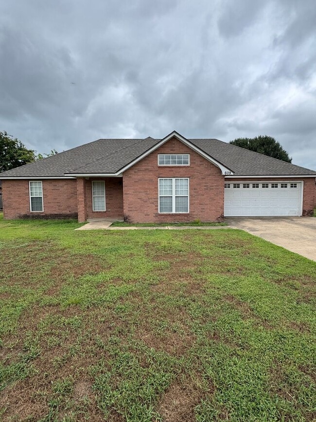 Building Photo - 3/2 with Garage in Trumann Rental