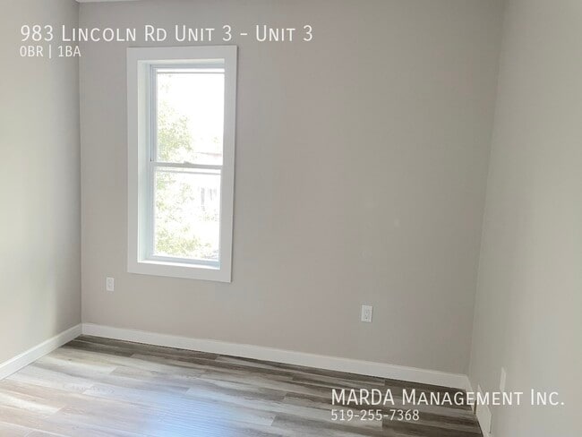 Photo - BEAUTIFULLY RENOVATED BACHELOR IN WALKERVILLE + HYDRO! Unit 3