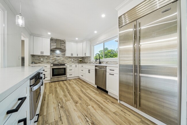 Photo - 185 Newtown Ave