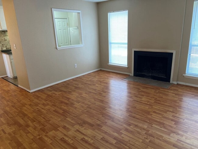 Photo - 1200 N Cedar Ave Unit 312