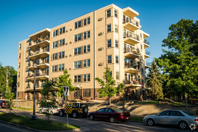 Building Photo - The Shores Rental