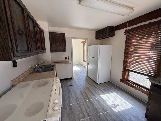 Photo - 3 Bedroom- Walking distance to Mud Lake