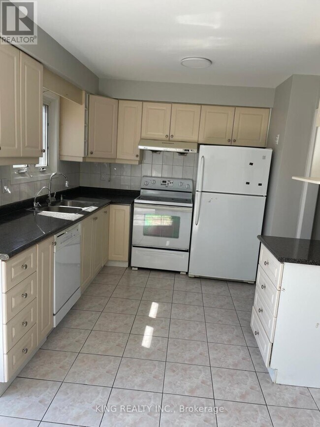 Photo - 33 Rowe Ct