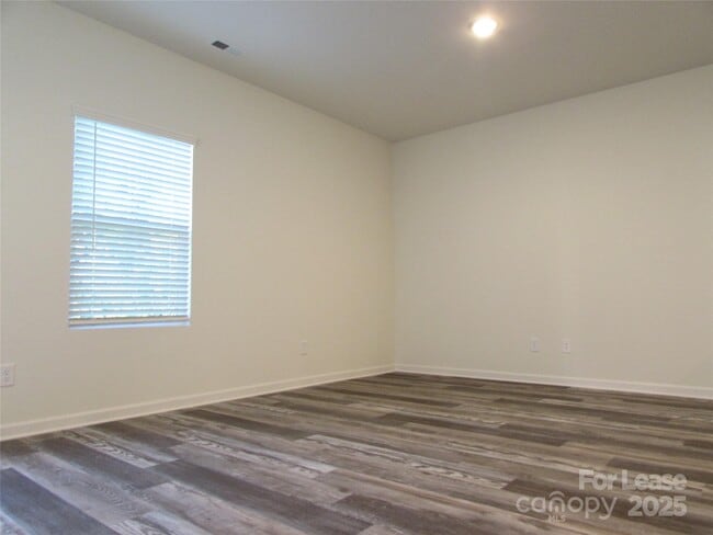 Photo - 107 Blakeslee Ct