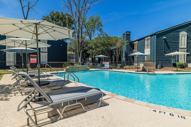 Building Photo - 200 Hollow Tree Ln Unit 2075-1 Rental