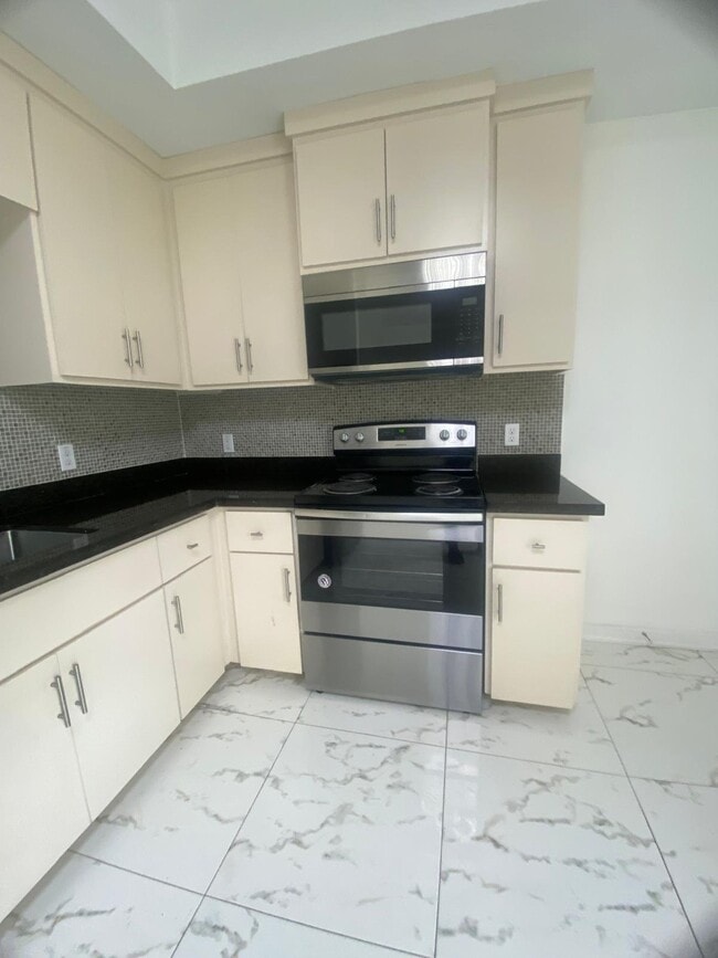 Photo - 2702 Larkspur Ave Unit 6
