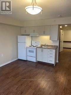 Photo - 1056 Queens Ave