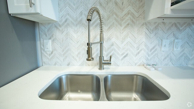 1HAB, 1BA - Weston - The Loraine