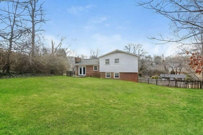 Building Photo - 158 Adams Ct