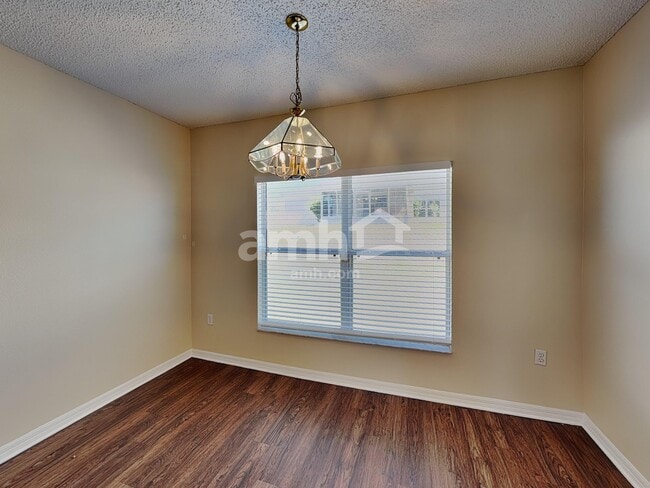 Photo - 330 Salmon Ct