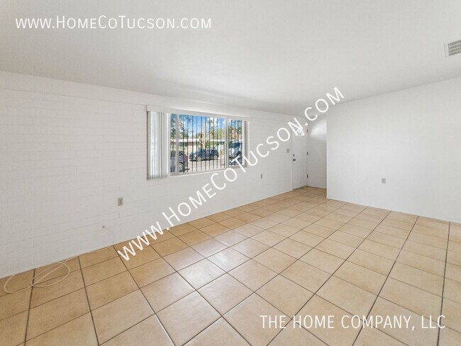 1446 E Iowa Dr