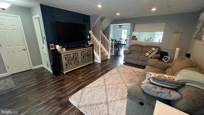 Photo - 33 Pinehurst Ct
