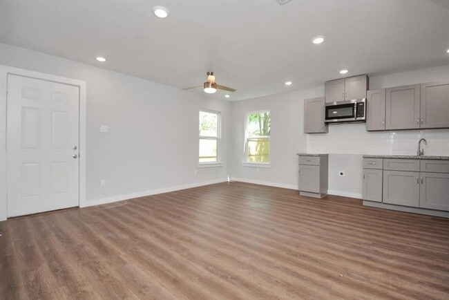 Photo - 7413 Shotwell St Unit A