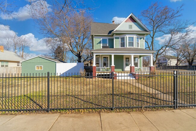 Photo - 1002 W Univ Ave House