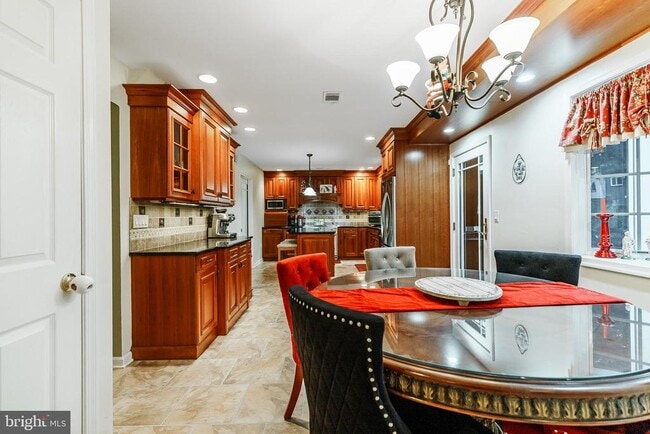 Photo - 841 Rodman Ave