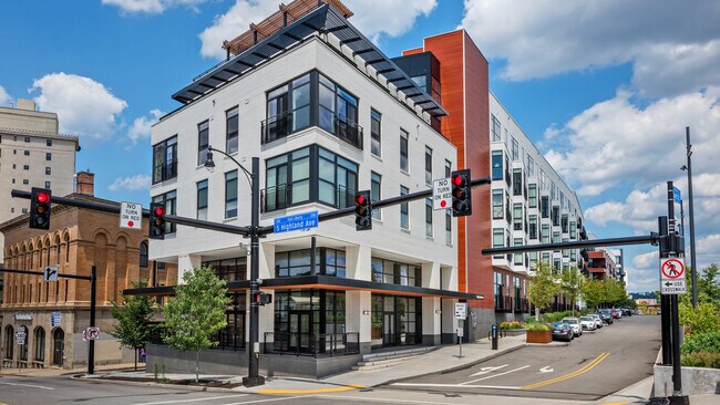 Pittsburgh Luxury Apartments - Eastside Bond Apartments