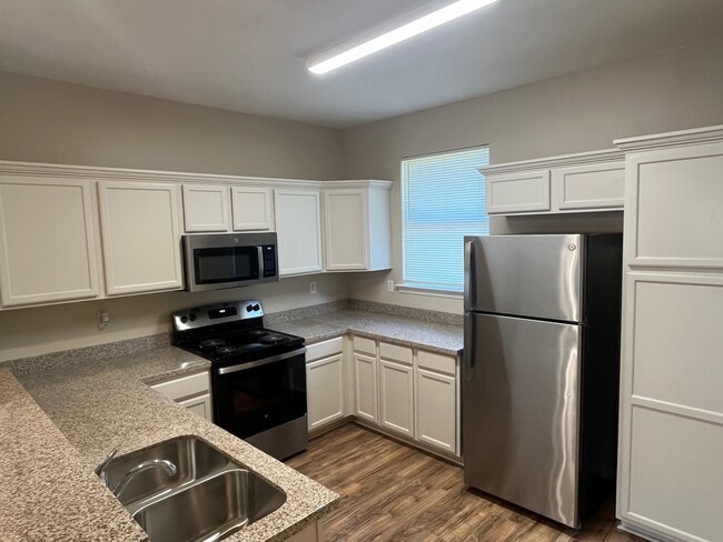 Fully remodeled kitchen, granite countertops with new appliances - 262 Bella Sera Ln