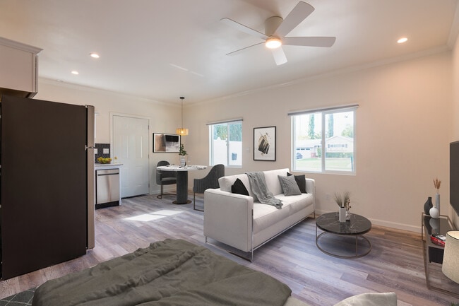 Photo - 7018 Lurline Ave Unit Modern Winnetka Studio