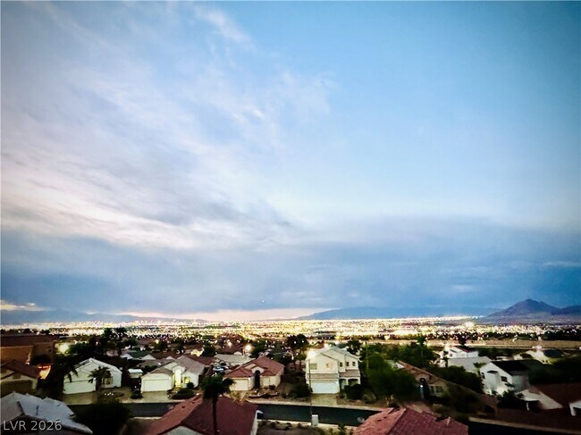Photo - 356 Rosefinch St