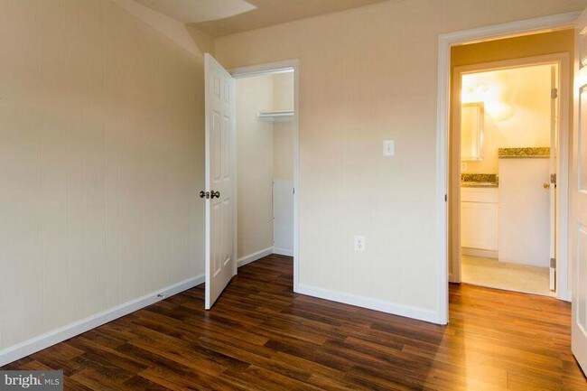 Photo - 1704 Roberts St Unit 1