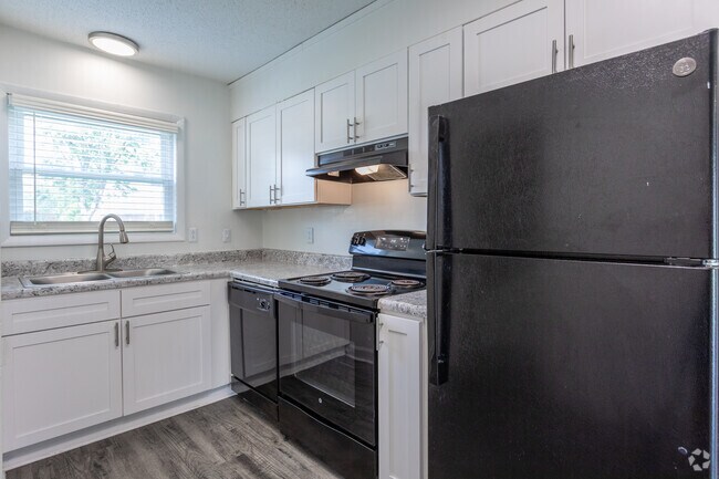 2BR, 1.5BA - 850SF - Kitchen