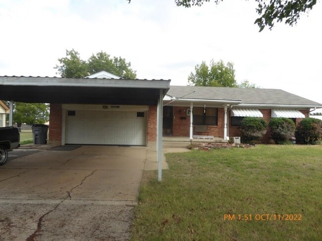 Building Photo - 2709 NW Marion Ave