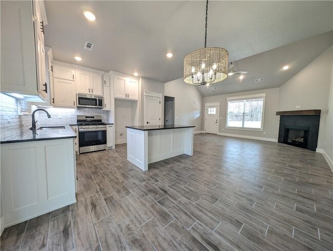 Photo - 9 Langholm Cir