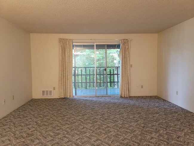 Photo - 1112 Shorewood Dr Unit B