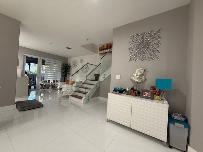 ENTRANCE - 10775 NW 81st Ln