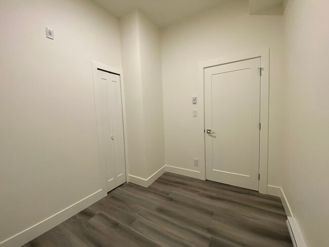 Photo - 8447 202 St