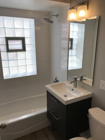 Bathroom - 6626 W Devon Ave Unit 1