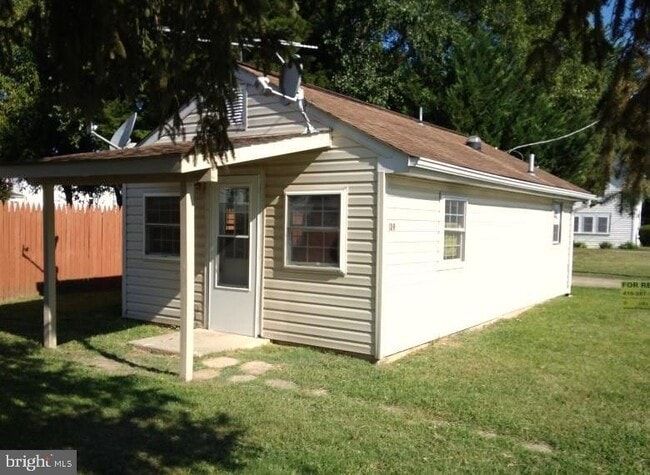 Building Photo - 139 Wilson St