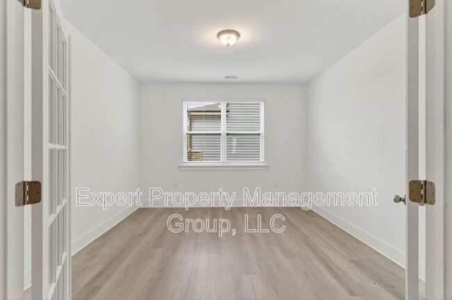 Photo - 163 Little Crk Dr