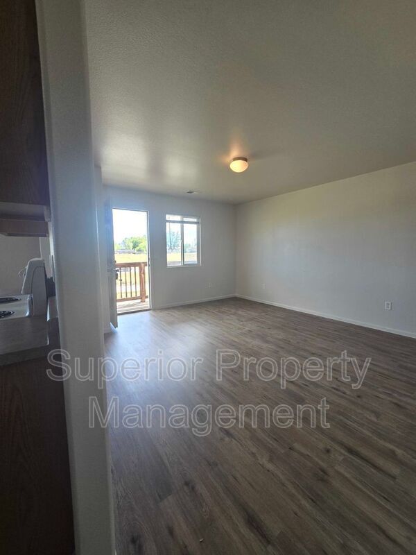 Photo - 623 W 2nd St
