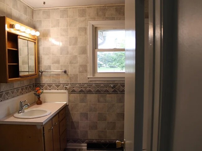 Photo - 330 S Foster St