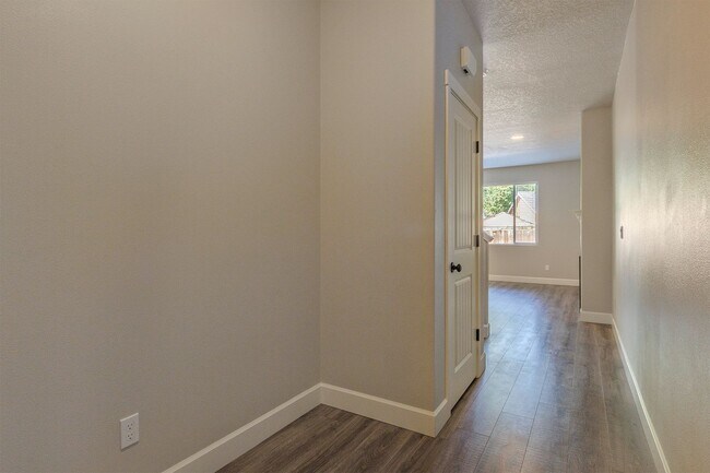 1016-1018 Douglas St Unit 1018 Douglas Street