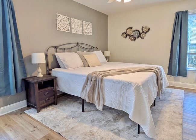 Photo - 1717 W Lakewood Ave