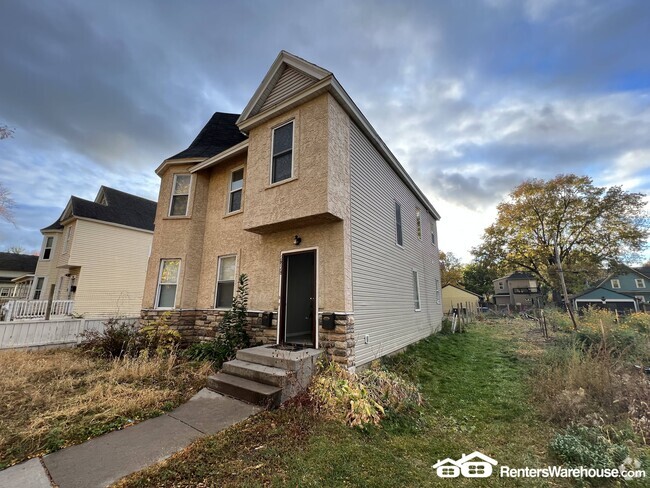 Building Photo - 2828 15th Ave S Rental