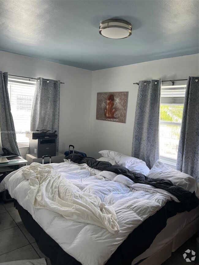 Building Photo - 7595 SW 28th Street Rd Rental