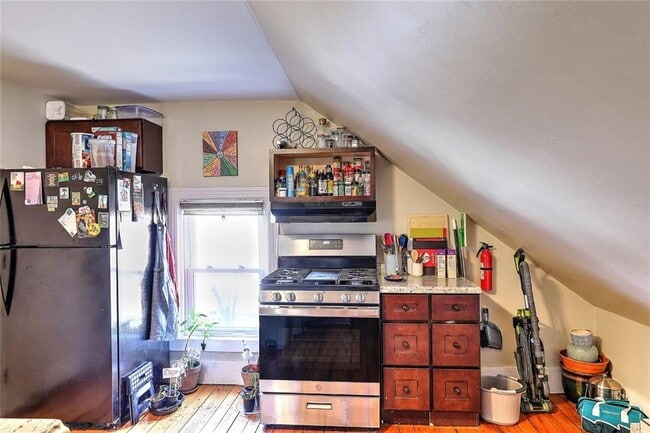 Photo - 390 Hope St