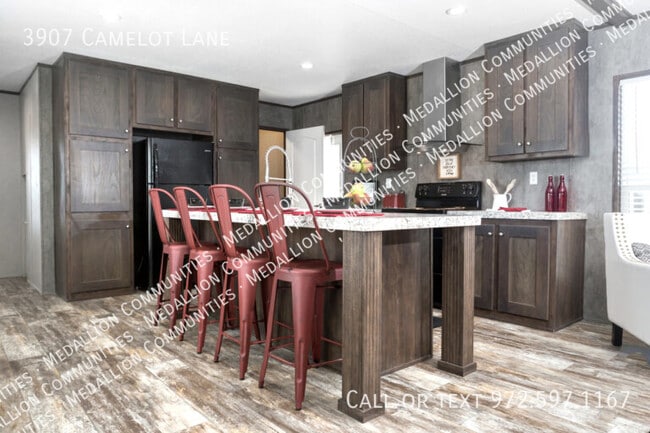 Photo - 3907 Camelot Ln