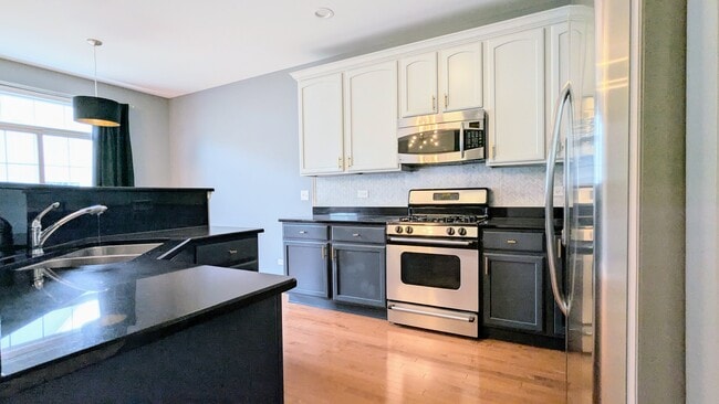 Photo - 284 Edmundton Cir