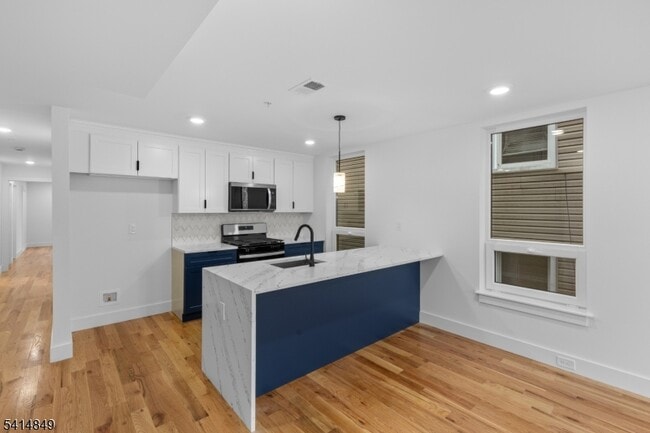 37 S 7th St