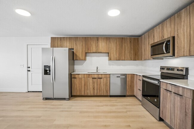 989 E Ella Ln