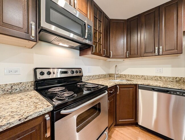 Photo - Waterbury Pointe Condominiums Unit 1091 Rodenburg Road #303