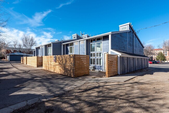 Building Photo - Crestview Townhomes